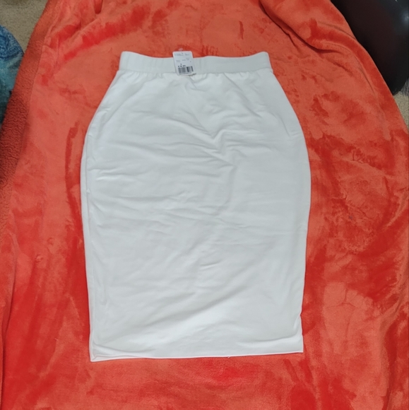 Forever21 2pc Set, crop top size M, skirt size S cream colored - Picture 2 of 4